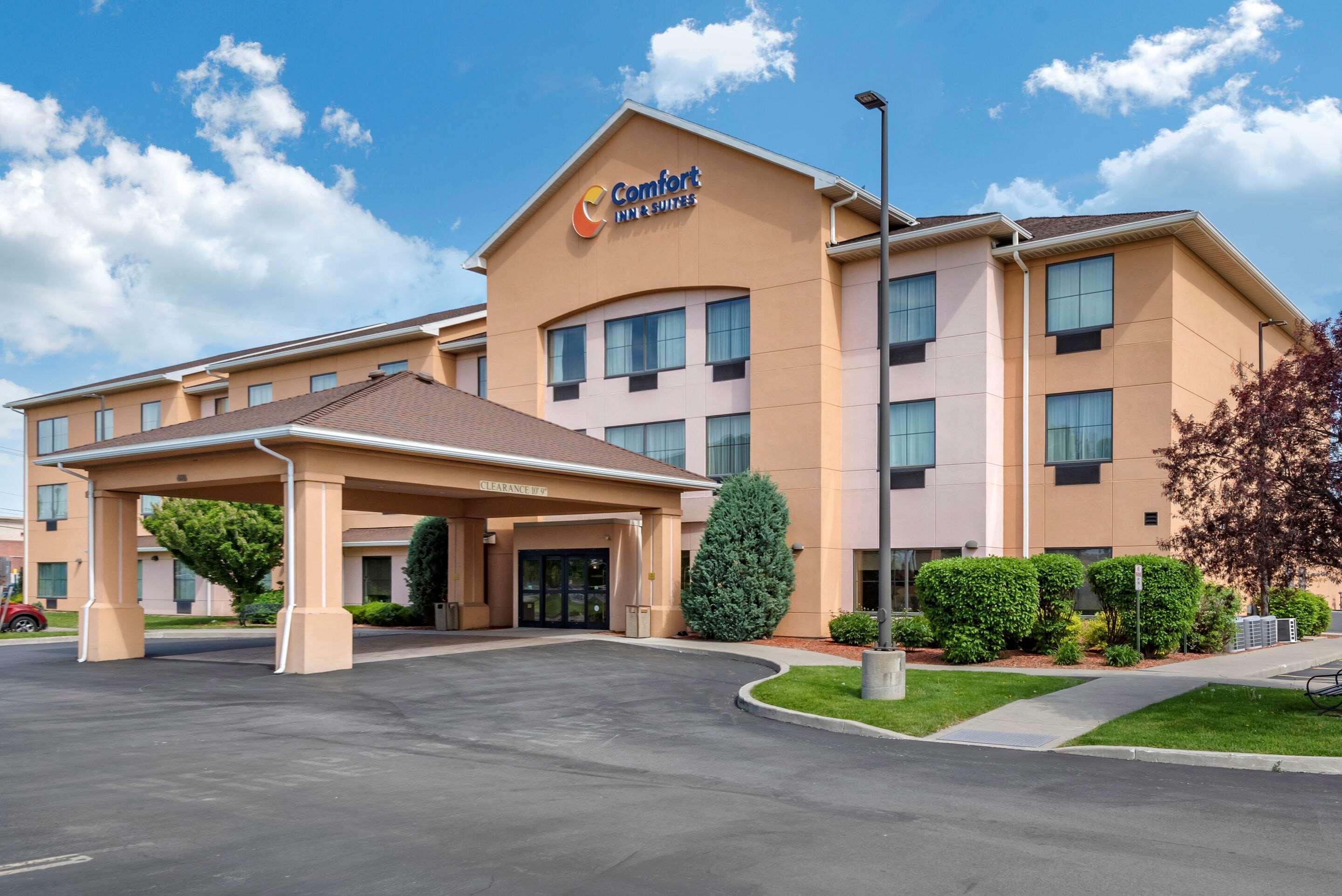 Comfort Inn & Suites Farmington - Victor Exterior photo