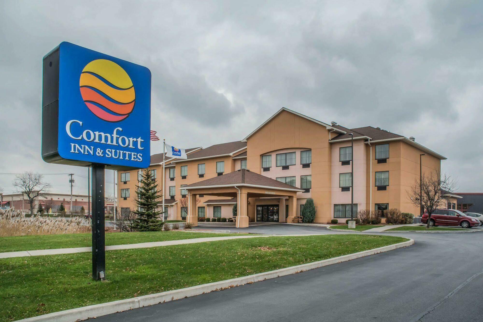 Comfort Inn & Suites Farmington - Victor Exterior photo